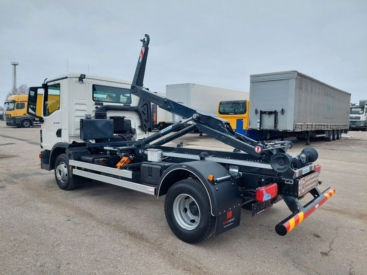 MAN TG3 TGL 12.190 BB 4x2 - شاحنة ذات الخطاف: صور 3 MAN TG3 TGL 12.190 BB 4x2 - شاحنة ذات الخطاف: صور 3