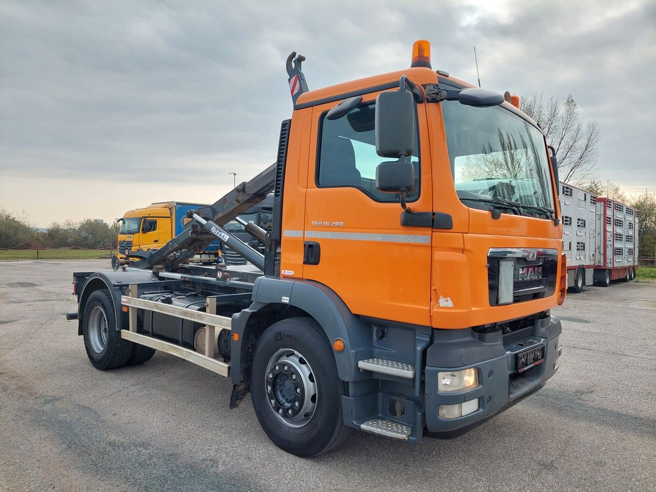 MAN TGM 18.290 4X2 BB - شاحنة ذات الخطاف: صور 2 MAN TGM 18.290 4X2 BB - شاحنة ذات الخطاف: صور 2