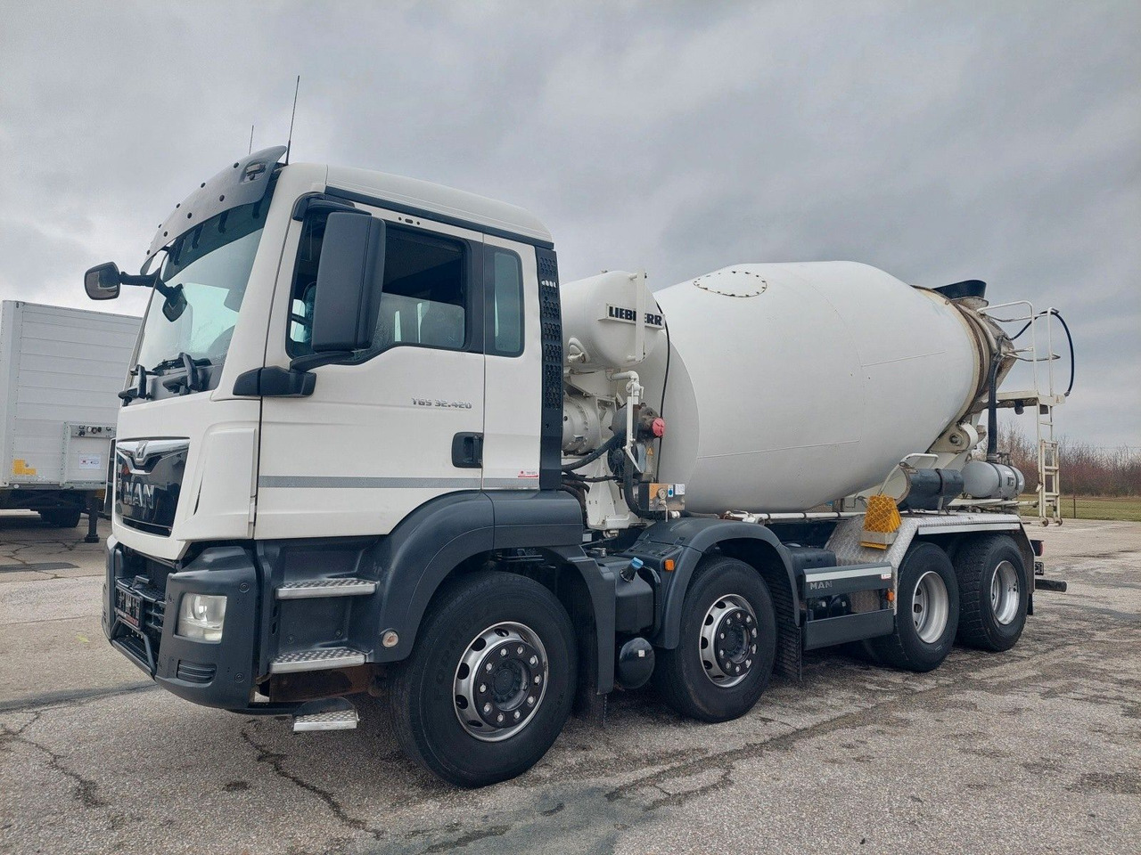 MAN TGS 32.420 BB mix Liebherr 9m3 8x4 - شاحنة خلاطة خرسانة: صور 1 MAN TGS 32.420 BB mix Liebherr 9m3 8x4 - شاحنة خلاطة خرسانة: صور 1