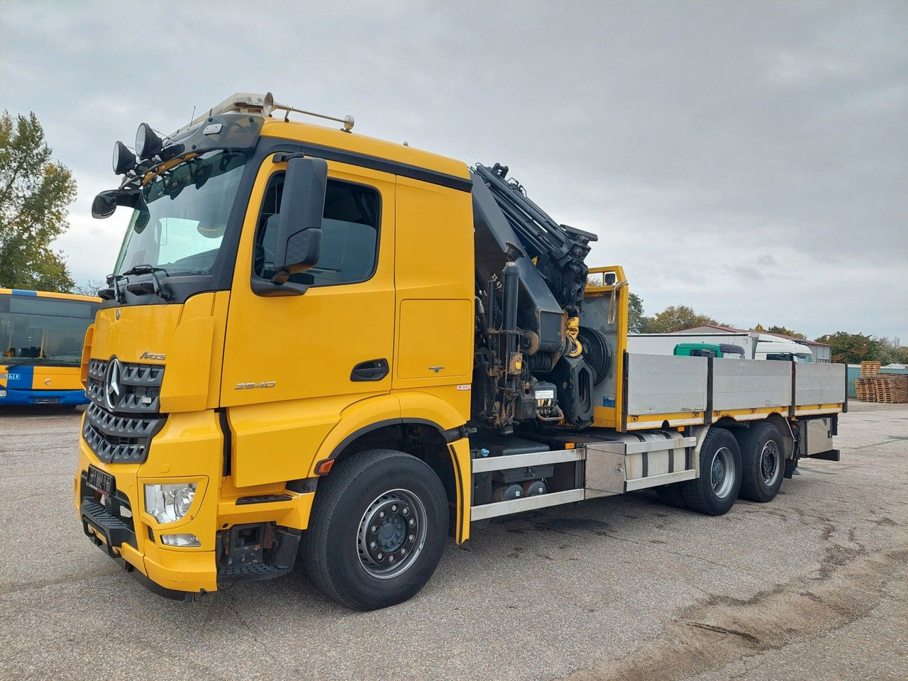 Mercedes-Benz Arocs 2640 6X2 + Hiab XS 477 Hipro - شاحنات مسطحة, شاحنة كرين: صور 1 Mercedes-Benz Arocs 2640 6X2 + Hiab XS 477 Hipro - شاحنات مسطحة, شاحنة كرين: صور 1