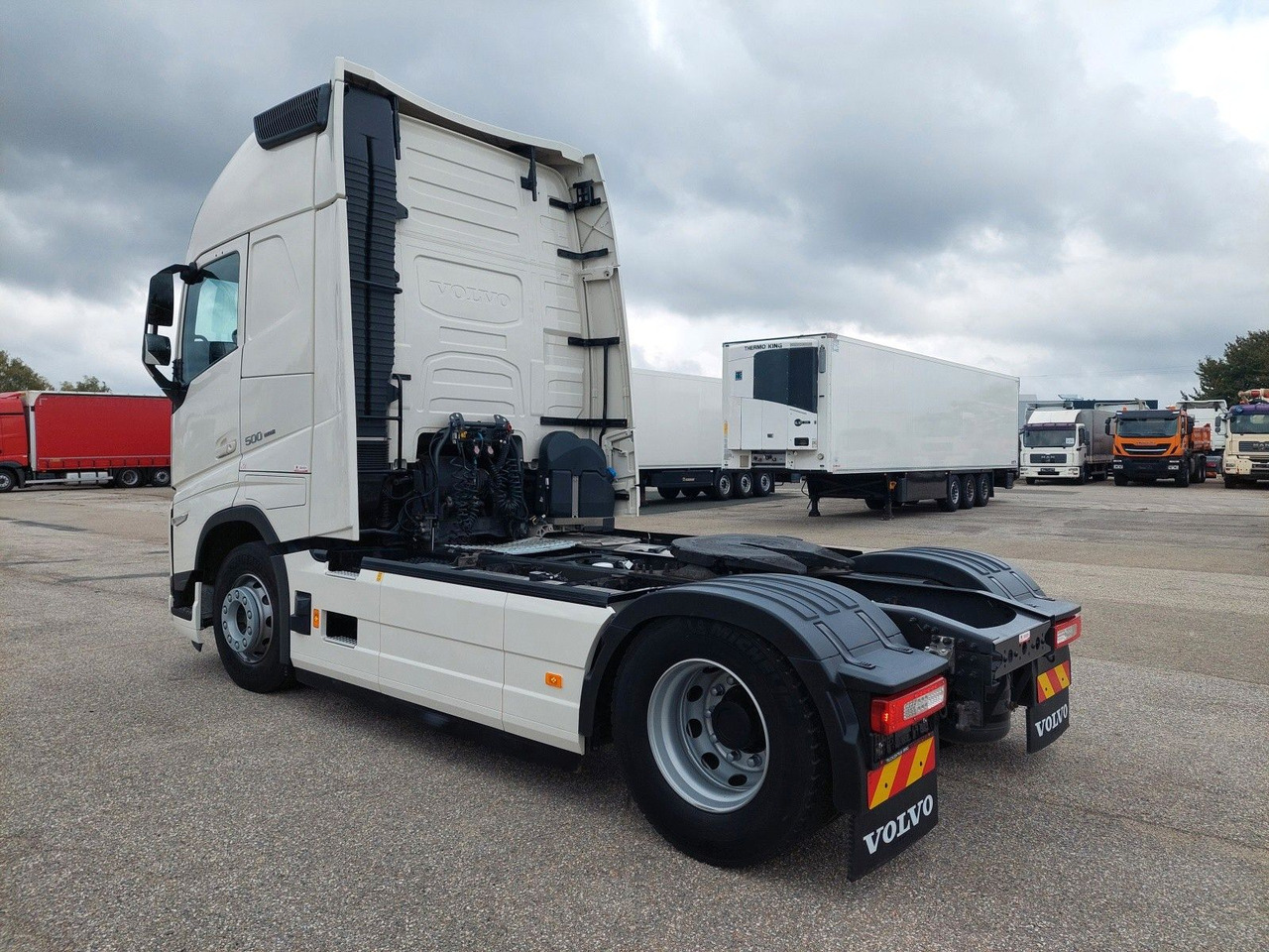 Volvo FH 13 Globetrotter XL 500 - شاحنة جرار: صور 3 Volvo FH 13 Globetrotter XL 500 - شاحنة جرار: صور 3
