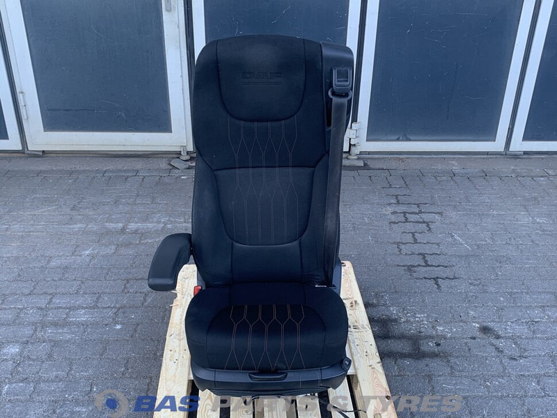 DAF CF Euro 6 - مقاعد السيارات - شاحنة: صور 1 DAF CF Euro 6 - مقاعد السيارات - شاحنة: صور 1