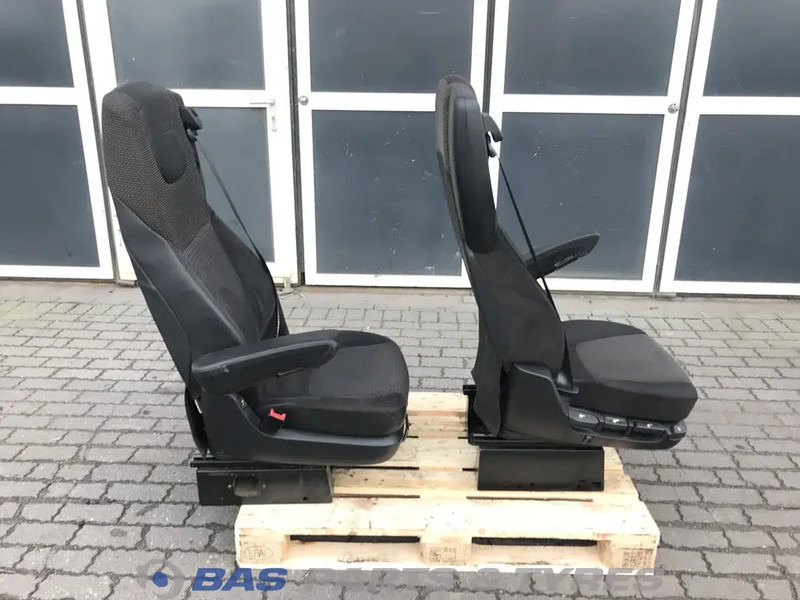 DAF XF106 Stoelen set DAF 1844340 - مقاعد السيارات - شاحنة: صور 4 DAF XF106 Stoelen set DAF 1844340 - مقاعد السيارات - شاحنة: صور 4