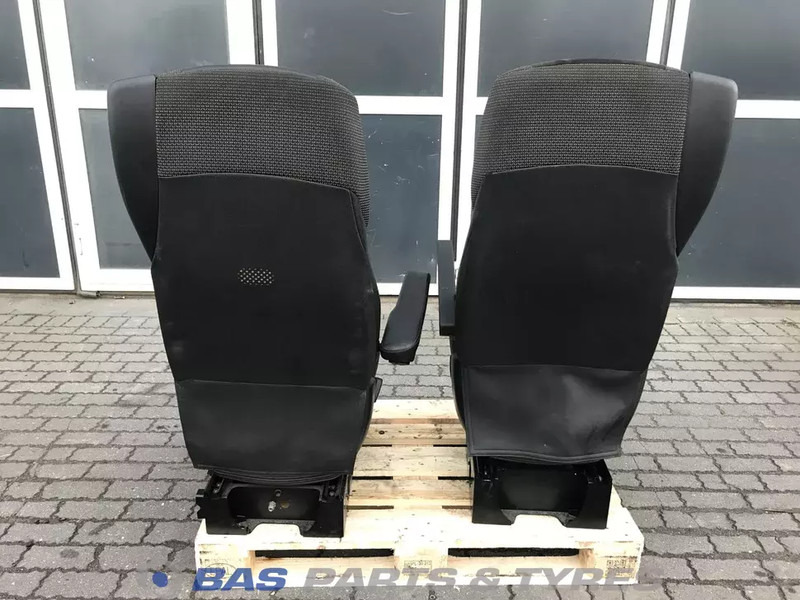 DAF XF106 Stoelen set DAF 1844340 - مقاعد السيارات - شاحنة: صور 3 DAF XF106 Stoelen set DAF 1844340 - مقاعد السيارات - شاحنة: صور 3