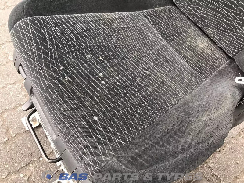 Mercedes-Benz Actros MP4 Bestuurdersstoel Mercedes A 960 910 27 02 - مقاعد السيارات - شاحنة: صور 5 Mercedes-Benz Actros MP4 Bestuurdersstoel Mercedes A 960 910 27 02 - مقاعد السيارات - شاحنة: صور 5
