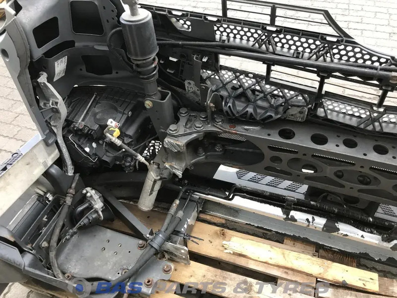 Mercedes-Benz Antos MP4 Bumper Mercedes A 960 310 23 22 - كأس مترعة - شاحنة: صور 4 Mercedes-Benz Antos MP4 Bumper Mercedes A 960 310 23 22 - كأس مترعة - شاحنة: صور 4