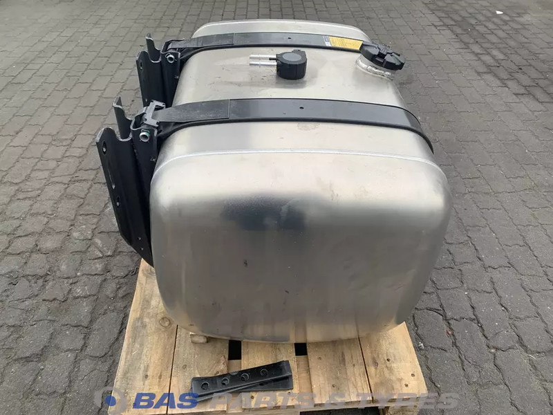 Mercedes-Benz Brandstoftank Mercedes 290 Liter A 960 470 00 04 - خزان وقود - شاحنة: صور 4 Mercedes-Benz Brandstoftank Mercedes 290 Liter A 960 470 00 04 - خزان وقود - شاحنة: صور 4