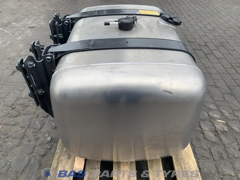 Mercedes-Benz Brandstoftank Mercedes 290 Liter A 960 470 00 04 - خزان وقود - شاحنة: صور 4 Mercedes-Benz Brandstoftank Mercedes 290 Liter A 960 470 00 04 - خزان وقود - شاحنة: صور 4
