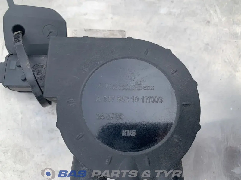 Mercedes-Benz Brandstoftank Mercedes 290 Liter A 960 470 00 04 - خزان وقود - شاحنة: صور 5 Mercedes-Benz Brandstoftank Mercedes 290 Liter A 960 470 00 04 - خزان وقود - شاحنة: صور 5