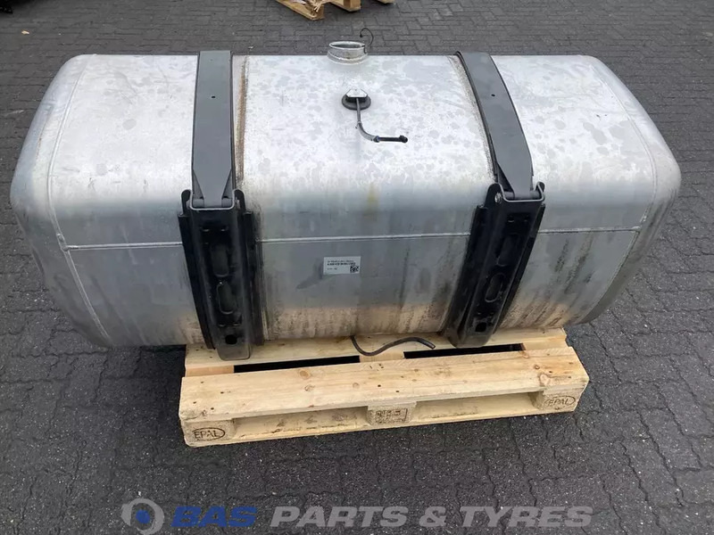 Mercedes-Benz Brandstoftank Mercedes 630 Liter A 960 470 39 03 - خزان وقود - شاحنة: صور 3 Mercedes-Benz Brandstoftank Mercedes 630 Liter A 960 470 39 03 - خزان وقود - شاحنة: صور 3