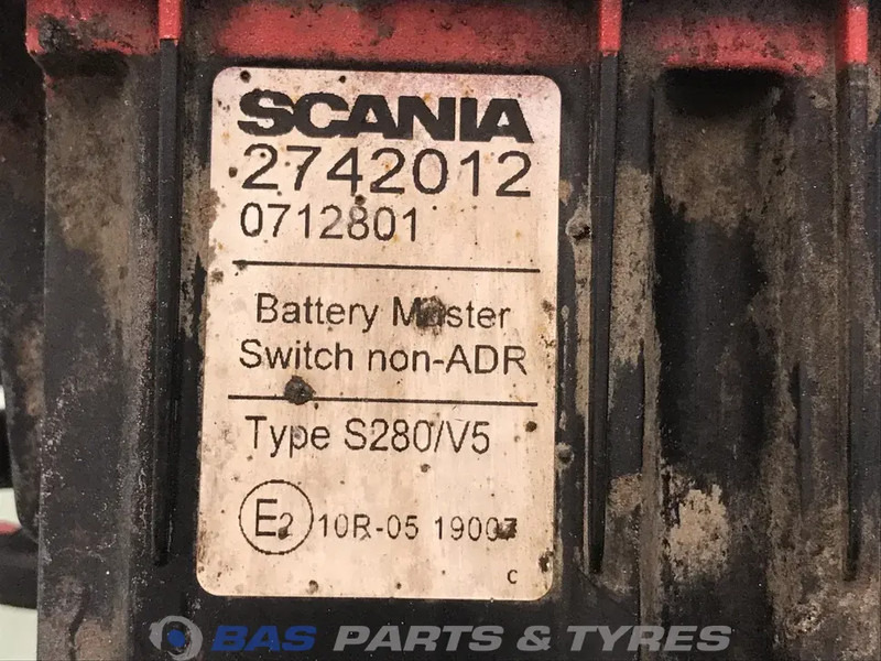 Scania HoofdSchakelaar Scania 2742010 - الكابلات/ الأسلاك - شاحنة: صور 3 Scania HoofdSchakelaar Scania 2742010 - الكابلات/ الأسلاك - شاحنة: صور 3