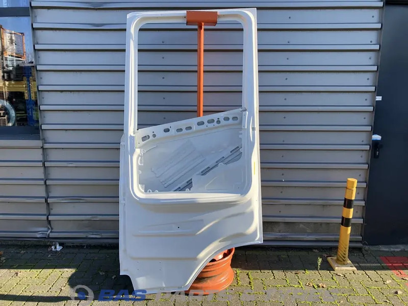 Scania S-Serie NextGen Portier Rechts Scania 2137842 - باب و قطع الغيار - شاحنة: صور 2 Scania S-Serie NextGen Portier Rechts Scania 2137842 - باب و قطع الغيار - شاحنة: صور 2