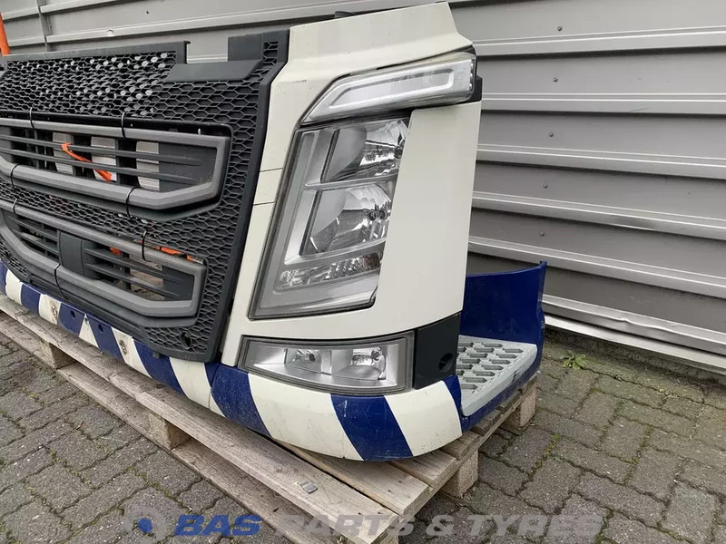 Volvo FH4 Bumper Volvo 82137660 - كأس مترعة - شاحنة: صور 2 Volvo FH4 Bumper Volvo 82137660 - كأس مترعة - شاحنة: صور 2