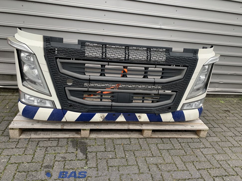 Volvo FH4 Bumper Volvo 82137660 - كأس مترعة - شاحنة: صور 1 Volvo FH4 Bumper Volvo 82137660 - كأس مترعة - شاحنة: صور 1