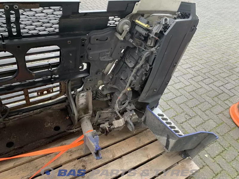 Volvo FH4 Bumper Volvo 82137660 - كأس مترعة - شاحنة: صور 5 Volvo FH4 Bumper Volvo 82137660 - كأس مترعة - شاحنة: صور 5