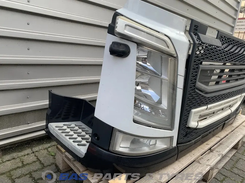 Volvo FH4 Bumper Volvo 82137660 - كأس مترعة - شاحنة: صور 3 Volvo FH4 Bumper Volvo 82137660 - كأس مترعة - شاحنة: صور 3