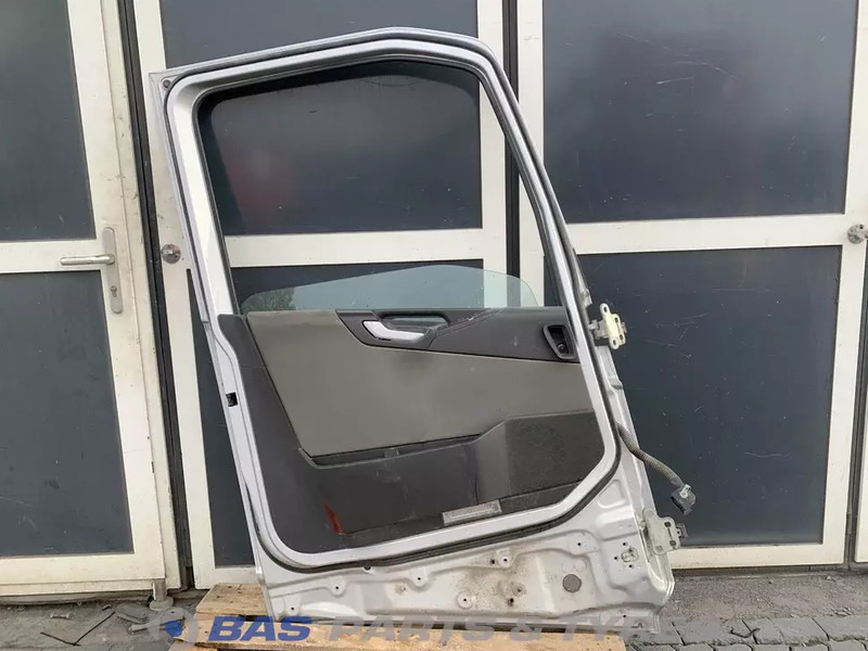 Volvo FH4 Portier Links Volvo 82183078 - باب و قطع الغيار - شاحنة: صور 2 Volvo FH4 Portier Links Volvo 82183078 - باب و قطع الغيار - شاحنة: صور 2