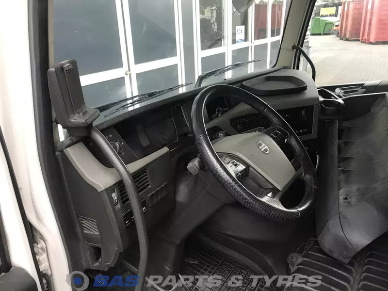 Volvo FH4 Volvo Sleeper Cab L2H1 82271553 - الكابينة والداخلية - شاحنة: صور 5 Volvo FH4 Volvo Sleeper Cab L2H1 82271553 - الكابينة والداخلية - شاحنة: صور 5