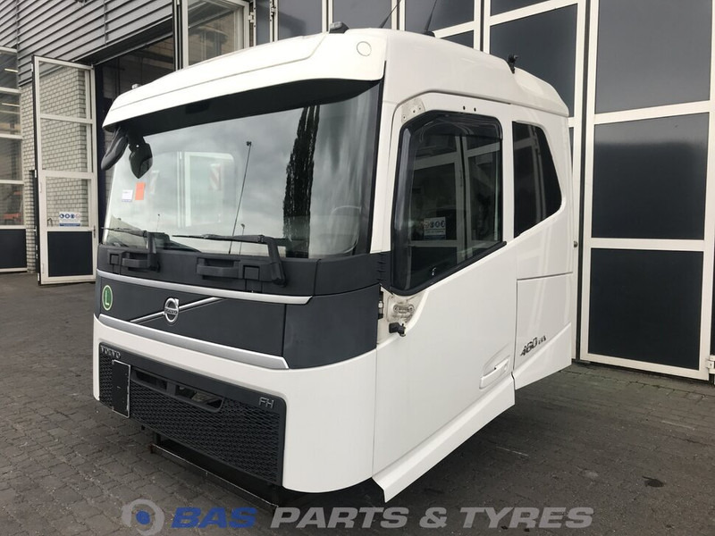 Volvo FH4 Volvo Sleeper Cab L2H1 82271553 - الكابينة والداخلية - شاحنة: صور 1 Volvo FH4 Volvo Sleeper Cab L2H1 82271553 - الكابينة والداخلية - شاحنة: صور 1
