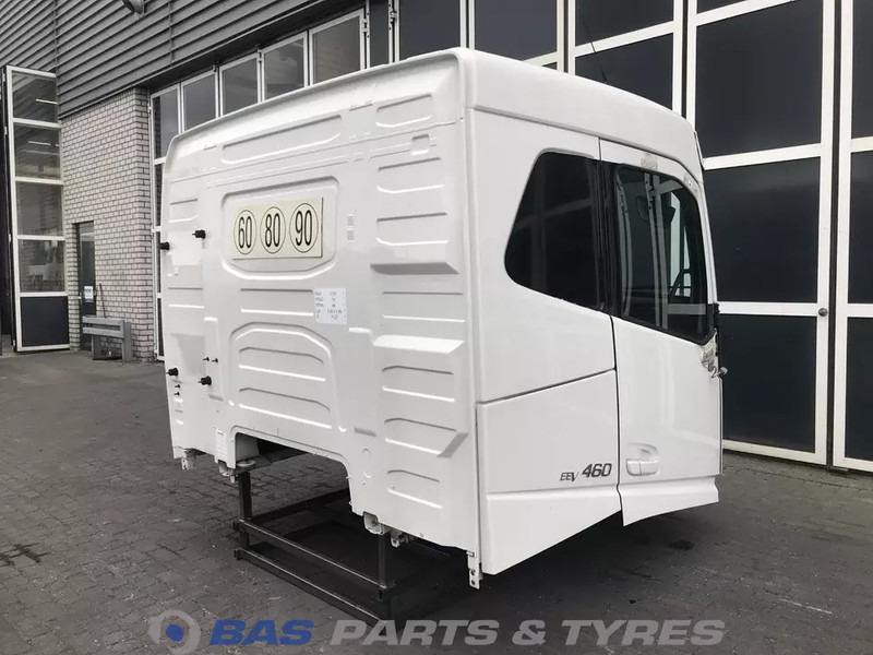 Volvo FH4 Volvo Sleeper Cab L2H1 82271553 - الكابينة والداخلية - شاحنة: صور 3 Volvo FH4 Volvo Sleeper Cab L2H1 82271553 - الكابينة والداخلية - شاحنة: صور 3