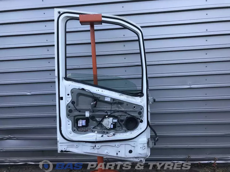 Volvo FH4 - باب و قطع الغيار - شاحنة: صور 2 Volvo FH4 - باب و قطع الغيار - شاحنة: صور 2