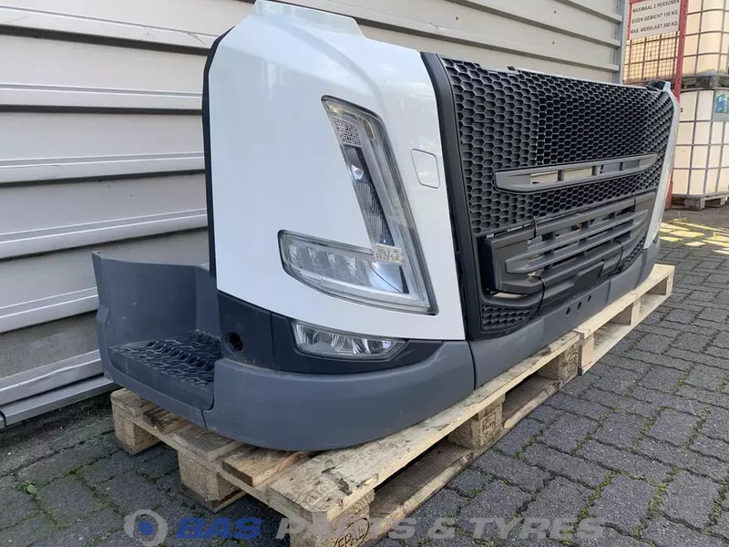 Volvo FM5 Bumper Volvo 84407376 - كأس مترعة - شاحنة: صور 3 Volvo FM5 Bumper Volvo 84407376 - كأس مترعة - شاحنة: صور 3