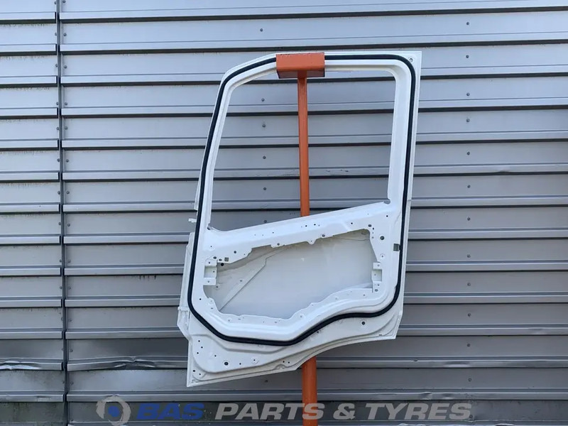 Volvo FM5 - باب و قطع الغيار - شاحنة: صور 2 Volvo FM5 - باب و قطع الغيار - شاحنة: صور 2