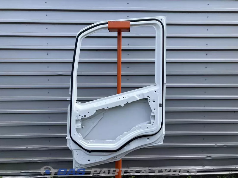 Volvo FM5 - باب و قطع الغيار - شاحنة: صور 2 Volvo FM5 - باب و قطع الغيار - شاحنة: صور 2