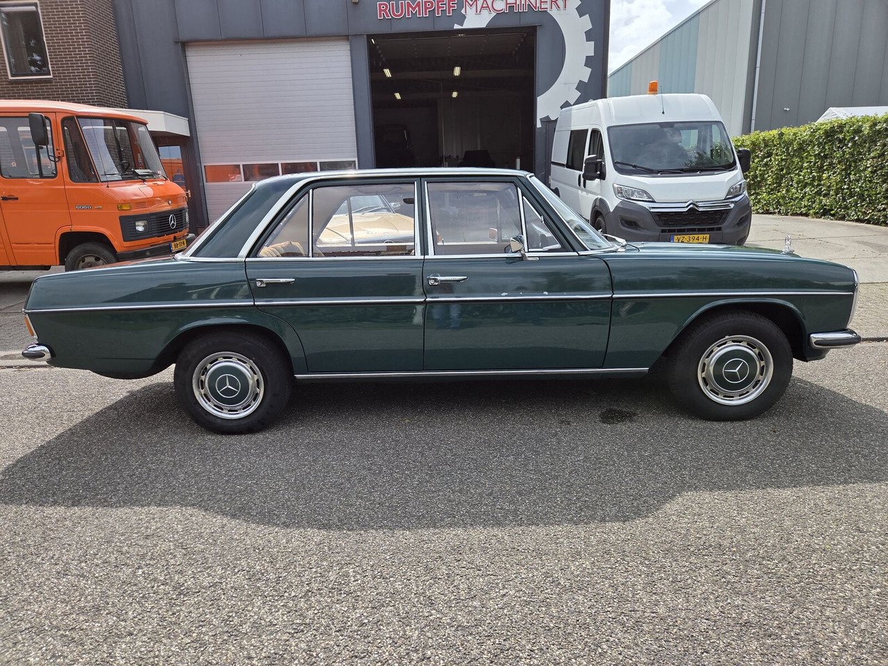 Mercedes-Benz 220 (W115) auto - سيارة: صور 4 Mercedes-Benz 220 (W115) auto - سيارة: صور 4