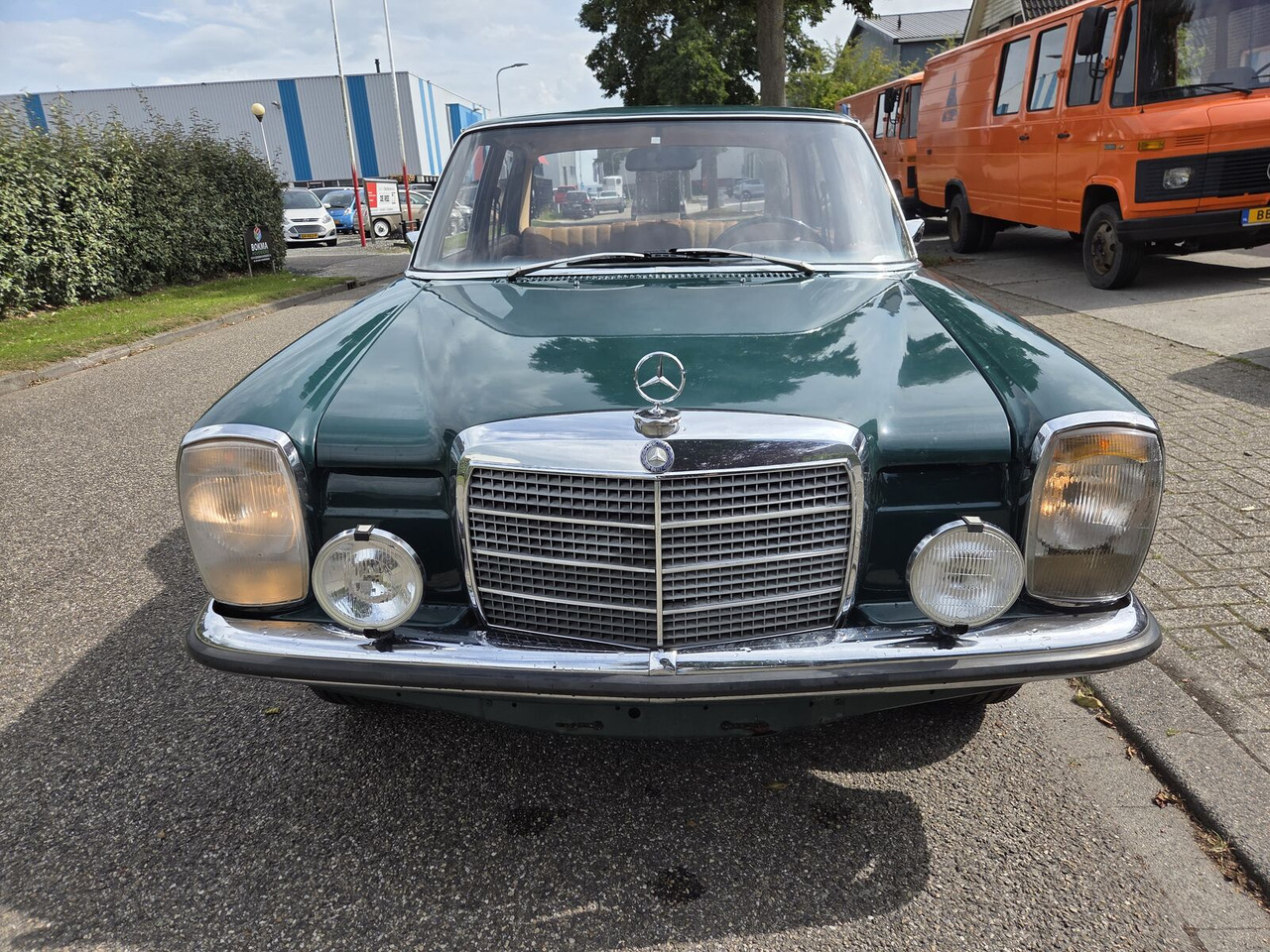 Mercedes-Benz 220 (W115) auto - سيارة: صور 2 Mercedes-Benz 220 (W115) auto - سيارة: صور 2