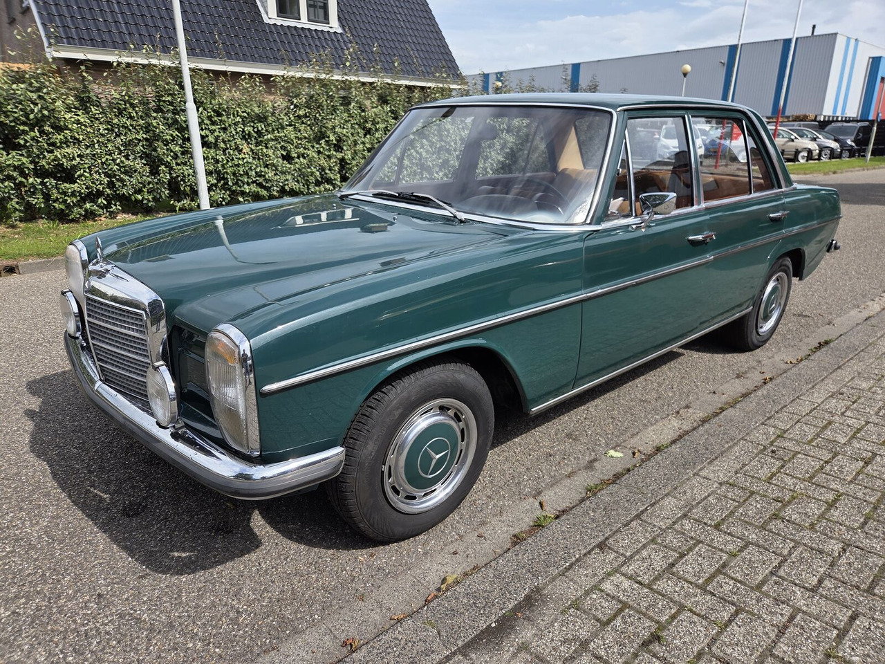 Mercedes-Benz 220 (W115) auto - سيارة: صور 1 Mercedes-Benz 220 (W115) auto - سيارة: صور 1
