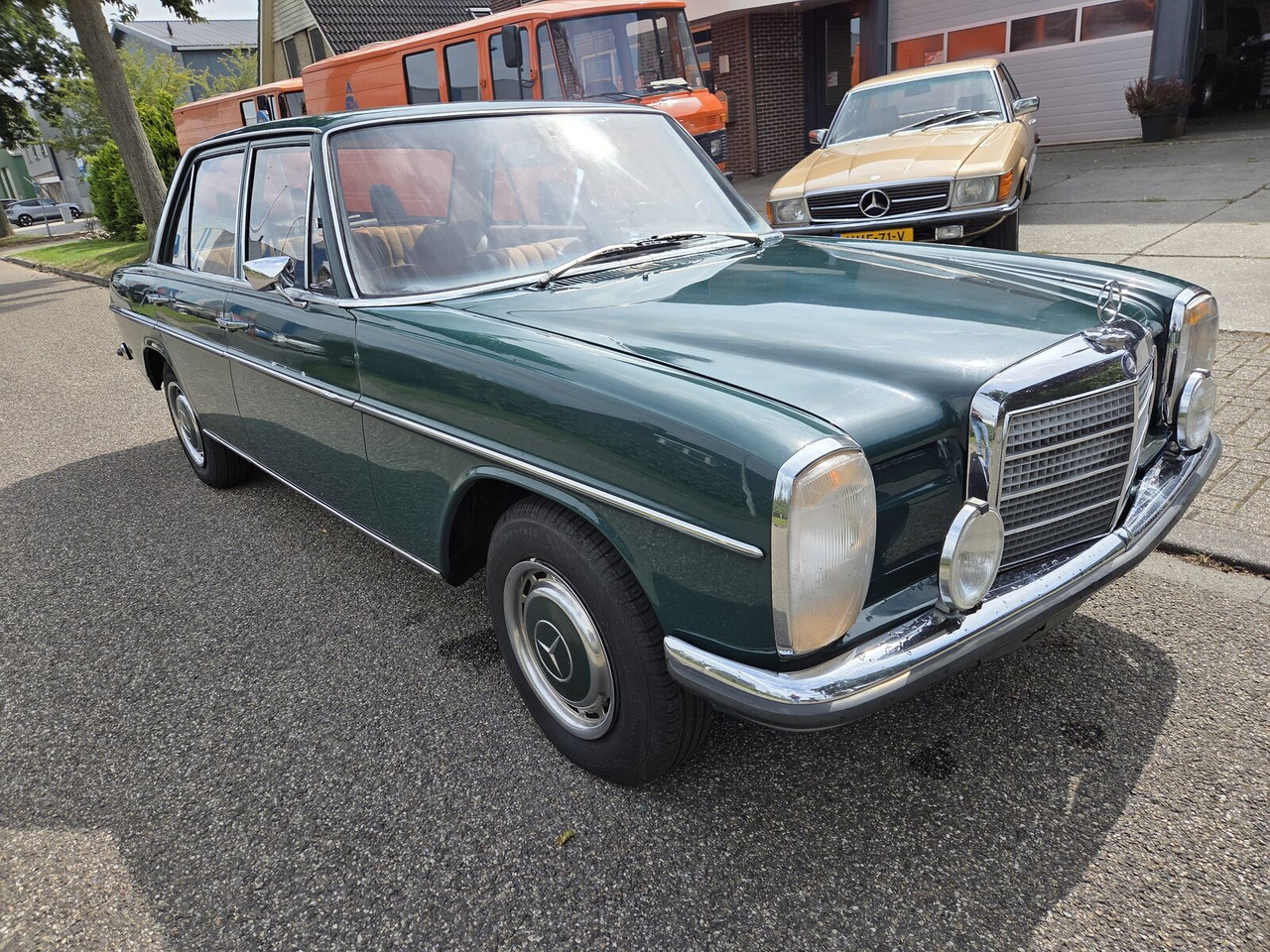 Mercedes-Benz 220 (W115) auto - سيارة: صور 3 Mercedes-Benz 220 (W115) auto - سيارة: صور 3
