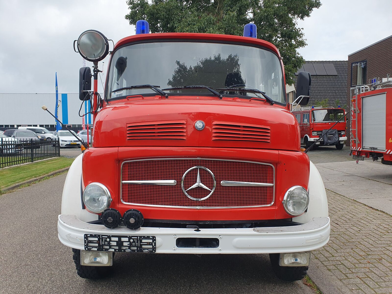 Mercedes-Benz Mercedes LAF 1113 B 4WD | 6-cilinder Turbo (Overland Camper) brandweerwagen - المطافئ: صور 2 Mercedes-Benz Mercedes LAF 1113 B 4WD | 6-cilinder Turbo (Overland Camper) brandweerwagen - المطافئ: صور 2