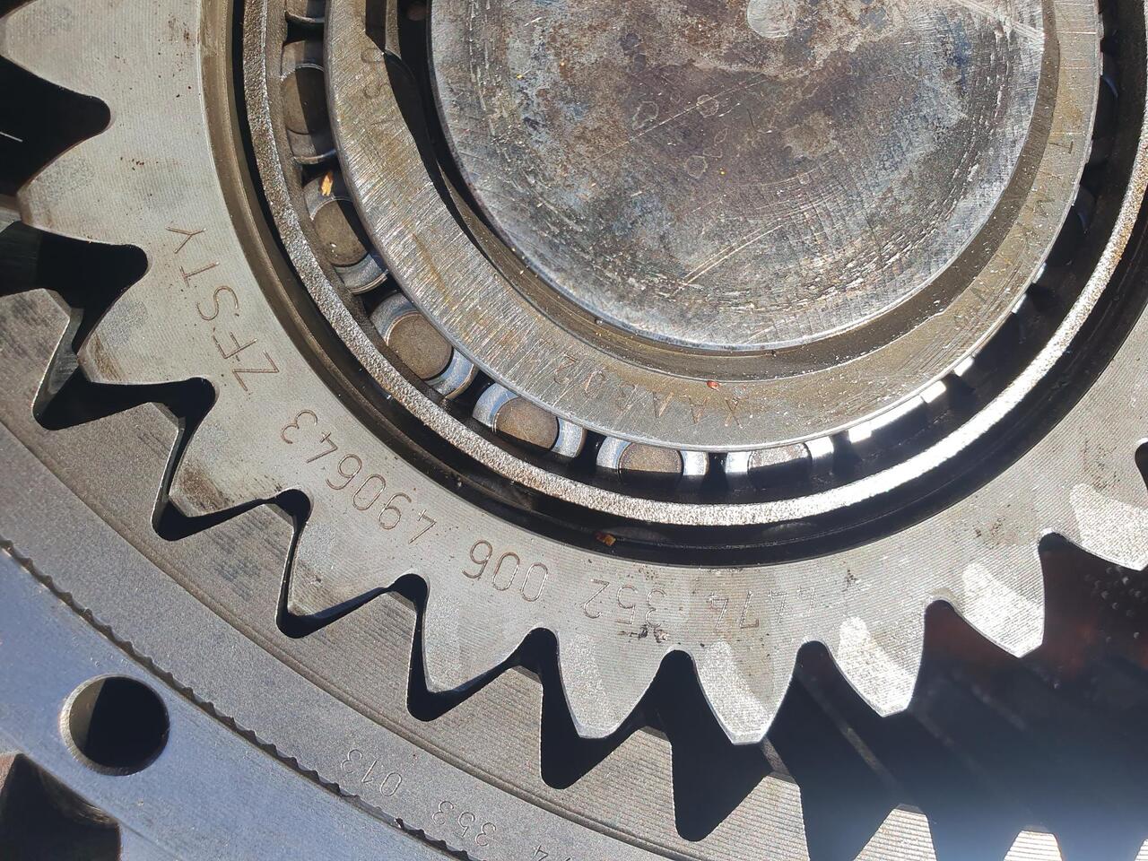 CARDILLA DELANTERA LIEBHERR L554-556 - نقل الحركة - آلات البناء: صور 4 CARDILLA DELANTERA LIEBHERR L554-556 - نقل الحركة - آلات البناء: صور 4