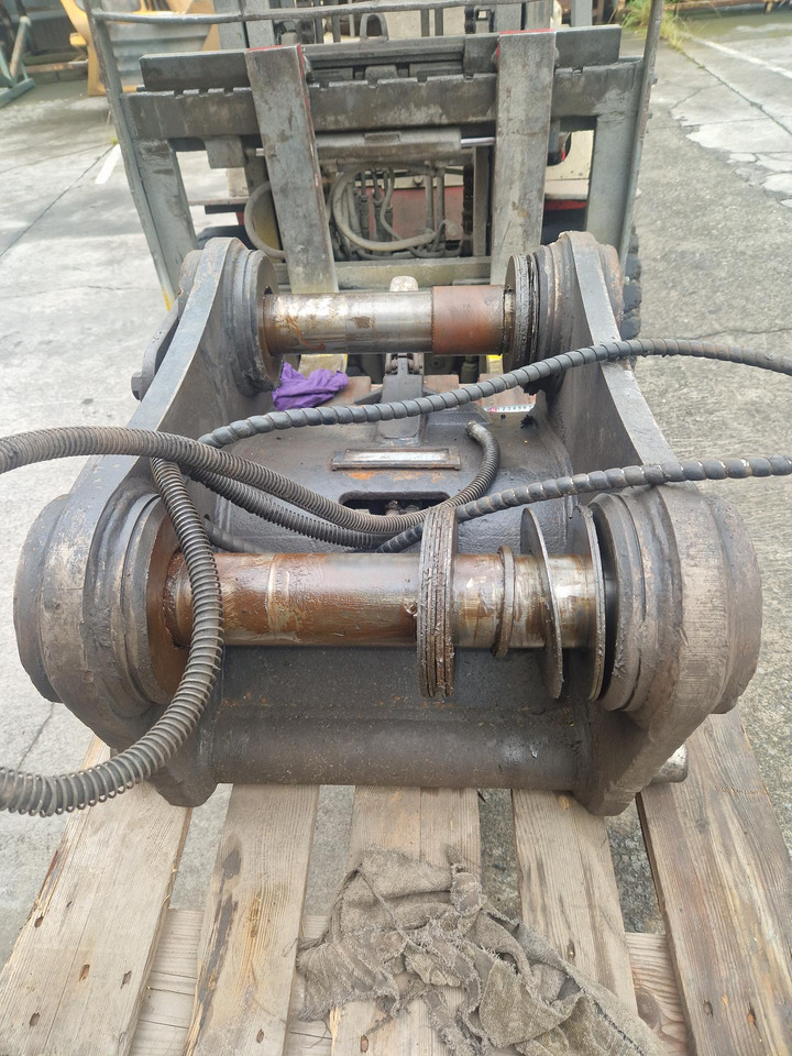 ENGANCHE RAPIDO HIDRAULICO CAT CW40 - وصلة الربط للمعدات المعلقة - آلات البناء: صور 3 ENGANCHE RAPIDO HIDRAULICO CAT CW40 - وصلة الربط للمعدات المعلقة - آلات البناء: صور 3