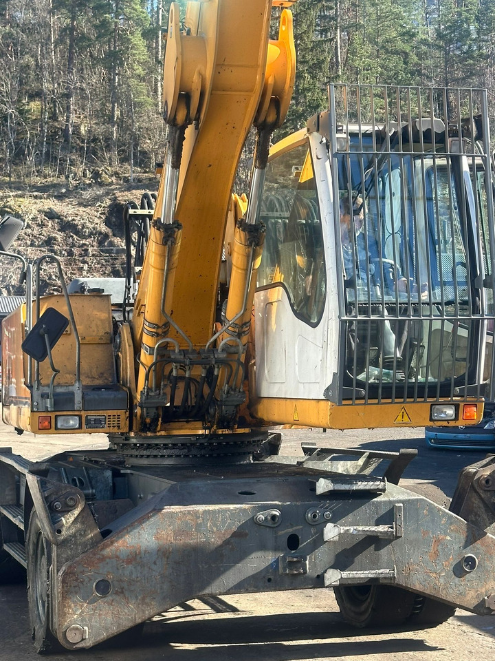 LIEBHERR A924C - حفارة النقل والشحن: صور 5 LIEBHERR A924C - حفارة النقل والشحن: صور 5