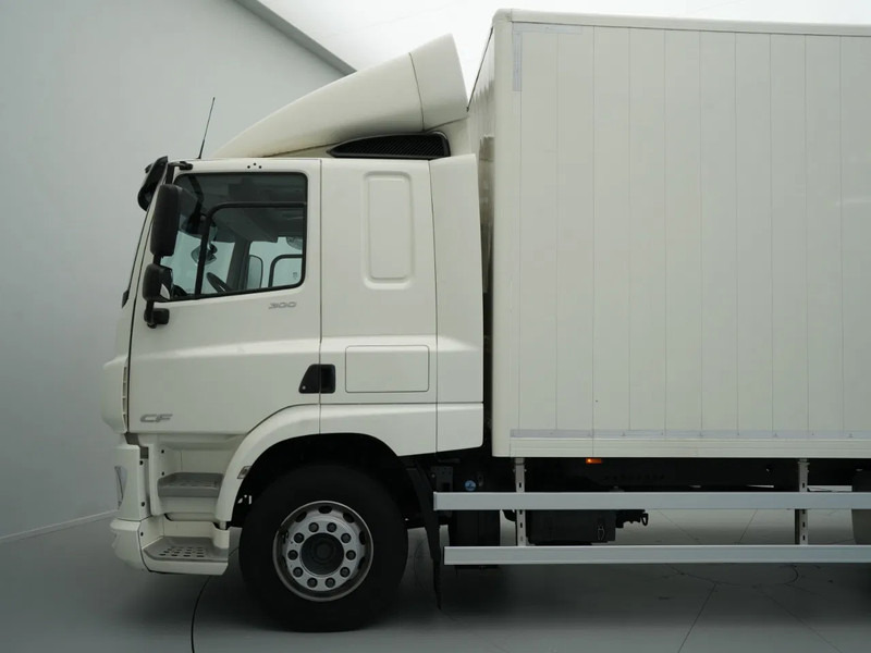 DAF CF 300 FA Sleeping Cab, New APK, Full Tank, New Tacho, 2t Laadklep - بصندوق مغلق شاحنة: صور 2 DAF CF 300 FA Sleeping Cab, New APK, Full Tank, New Tacho, 2t Laadklep - بصندوق مغلق شاحنة: صور 2