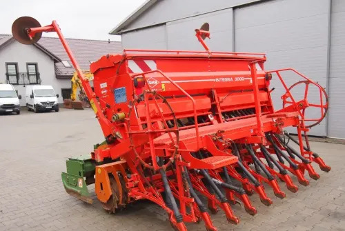 Agregat uprawowo-siewny Kuhn KE303 i INTEGRA 3000 2009 Agrebat uprawowo siewny, brona aktywna AMAZONE i KUHN - الة بذر: صور 5 Agregat uprawowo-siewny Kuhn KE303 i INTEGRA 3000 2009 Agrebat uprawowo siewny, brona aktywna AMAZONE i KUHN - الة بذر: صور 5