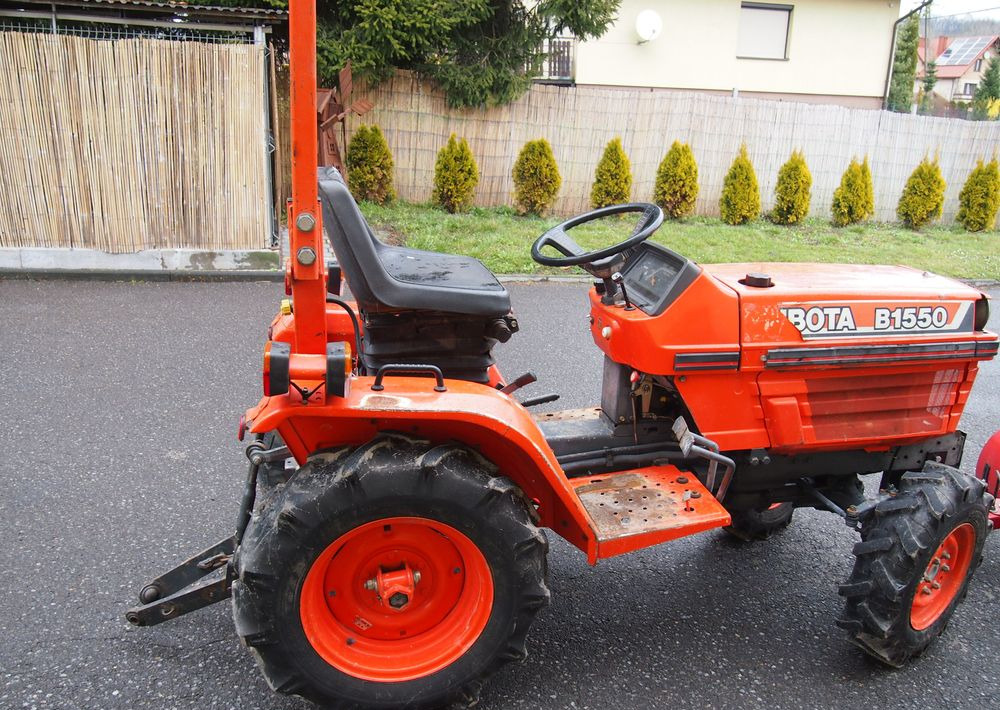 Ciągnik Kubota B1550 1994 traktorek KUBOTA 4x4 19KM - جرار: صور 3 Ciągnik Kubota B1550 1994 traktorek KUBOTA 4x4 19KM - جرار: صور 3