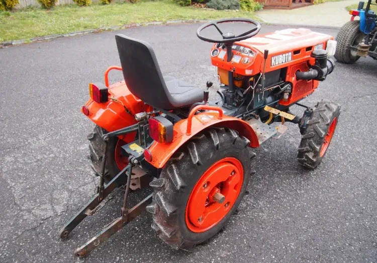 Ciągnik Kubota B6100 1995 4x4 - جرار: صور 5 Ciągnik Kubota B6100 1995 4x4 - جرار: صور 5