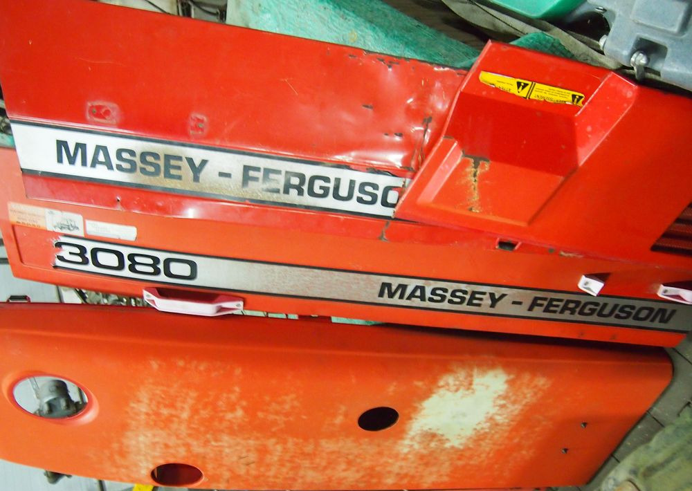 Części do Ciągnika Massey Ferguson MF 3000 Maska, osłona silnika MF 3000 - المحرك و قطع الغيار - الآلات والماكينات الزراعية: صور 1 Części do Ciągnika Massey Ferguson MF 3000 Maska, osłona silnika MF 3000 - المحرك و قطع الغيار - الآلات والماكينات الزراعية: صور 1