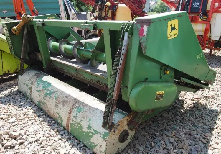 Heder John deere do kukurydzy 4 rzędowy claas john deere - حصادات الذرة: صور 2 Heder John deere do kukurydzy 4 rzędowy claas john deere - حصادات الذرة: صور 2