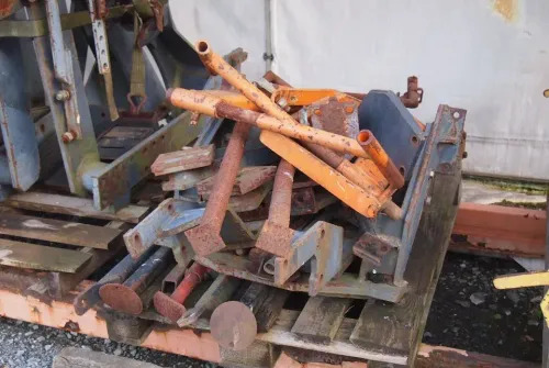 Ładowacz czołowy Tur do ciągnika MF NW JD CLAAS RENAULT - لوادر وحفارات أمامية: صور 5 Ładowacz czołowy Tur do ciągnika MF NW JD CLAAS RENAULT - لوادر وحفارات أمامية: صور 5