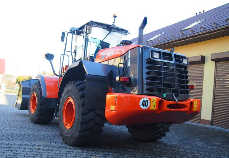 Ładowarka Hitachi ZW250 2010 Ładowarka Hitachi Waga, Centralne smarowanie - اللودر بعجل: صور 5 Ładowarka Hitachi ZW250 2010 Ładowarka Hitachi Waga, Centralne smarowanie - اللودر بعجل: صور 5