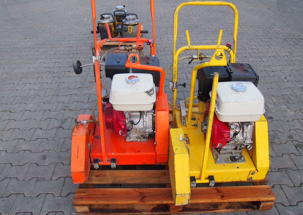 Piła do cięcia GOLZ FS 170 2006 PIŁA DO CIĘCIA asfaltu i betonu - معدات البناء: صور 1 Piła do cięcia GOLZ FS 170 2006 PIŁA DO CIĘCIA asfaltu i betonu - معدات البناء: صور 1