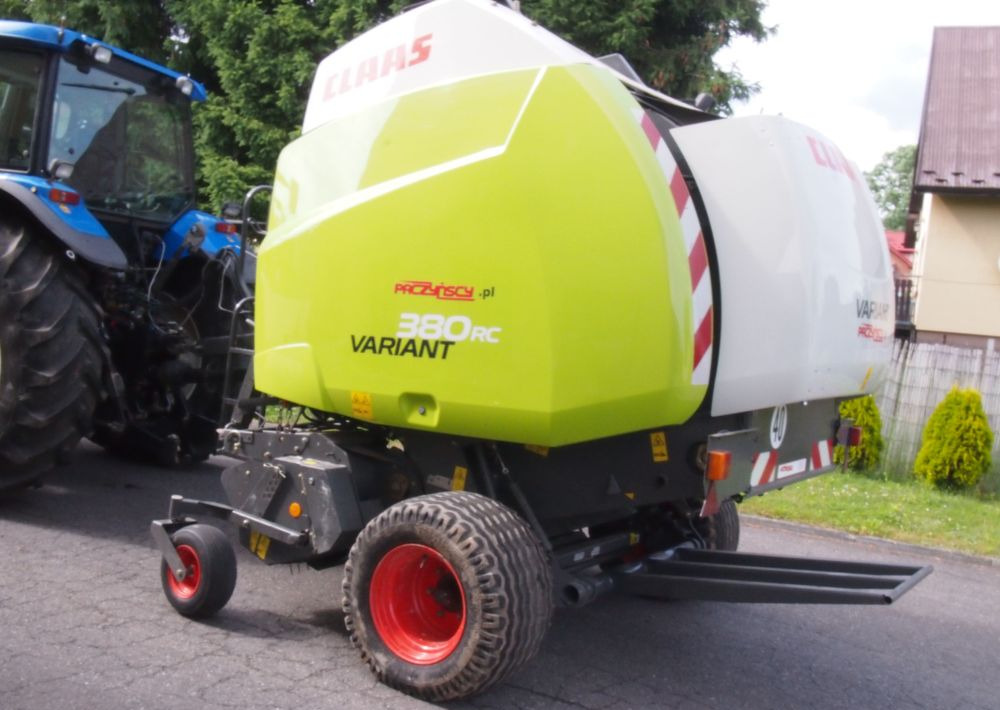 Prasa Claas VARIANT 380 RC 2014 Prasa rolująca z nożami i opuszczana podłoga - مكبس القش الدائري: صور 2 Prasa Claas VARIANT 380 RC 2014 Prasa rolująca z nożami i opuszczana podłoga - مكبس القش الدائري: صور 2