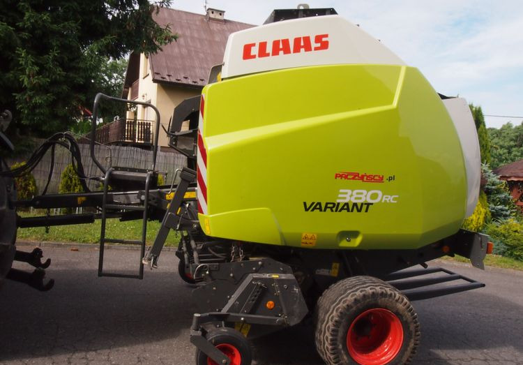 Prasa Claas VARIANT 380 RC 2014 Prasa rolująca z nożami i opuszczana podłoga - مكبس القش الدائري: صور 4 Prasa Claas VARIANT 380 RC 2014 Prasa rolująca z nożami i opuszczana podłoga - مكبس القش الدائري: صور 4