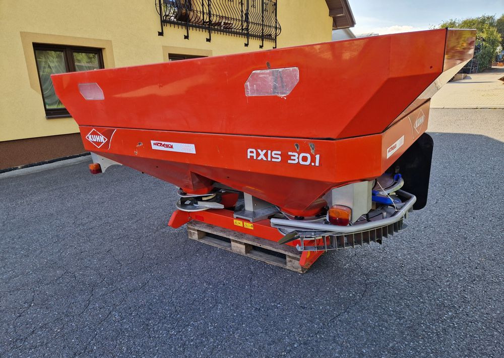 Rozsiewacz nawozów Kuhn AXIS 30,1 2008 Rozsiewacz KUHN RAUCH - آلة رش الأسمدة: صور 5 Rozsiewacz nawozów Kuhn AXIS 30,1 2008 Rozsiewacz KUHN RAUCH - آلة رش الأسمدة: صور 5