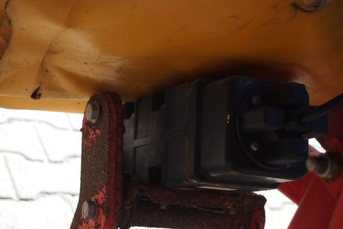 Rozsiewacz nawozów Lely 2 tony z wagą i komputerem wysiewającym - آلة رش الأسمدة: صور 4 Rozsiewacz nawozów Lely 2 tony z wagą i komputerem wysiewającym - آلة رش الأسمدة: صور 4