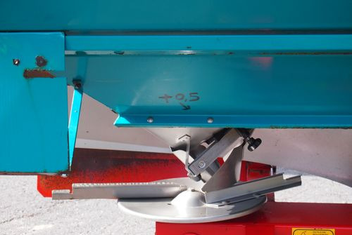 Rozsiewacz nawozów Sulky DPX GL 2000 18-24m Rozsiewacz nawozów Sulky - آلة رش الأسمدة: صور 4 Rozsiewacz nawozów Sulky DPX GL 2000 18-24m Rozsiewacz nawozów Sulky - آلة رش الأسمدة: صور 4